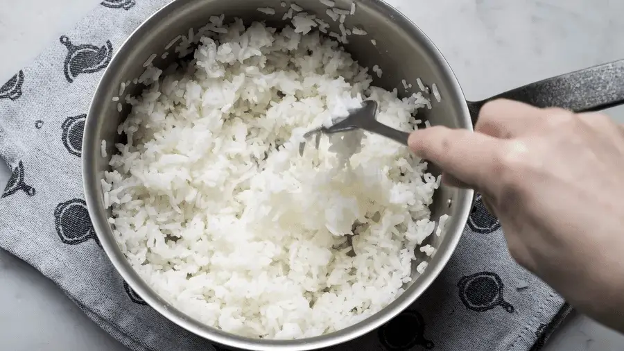 Fluffing the Rice Instantly after Cooking