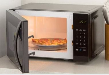 How to Clean the Inside of a Microwave